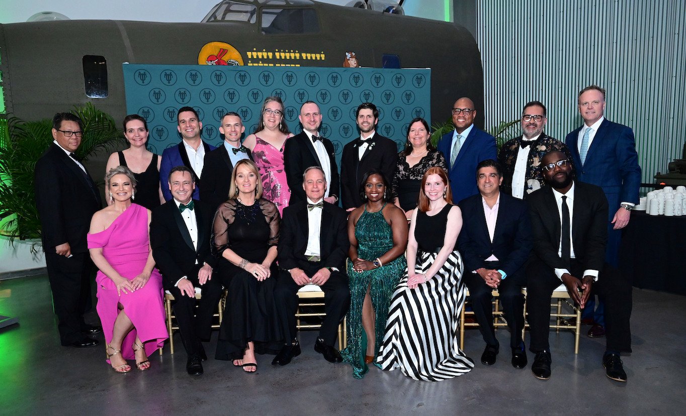 Nineteen Tulane Alumni Association Board of Directors members posing as group.